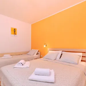 https://argo-apartmani.primorje-gorskikotar.com